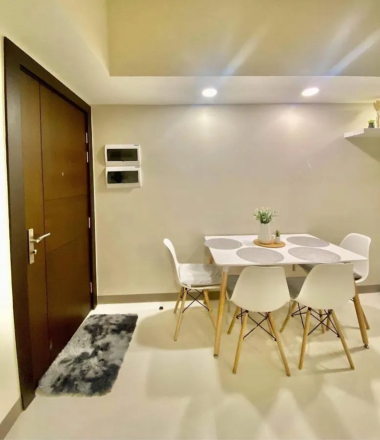 Uptown Parksuites Taguig 0*,